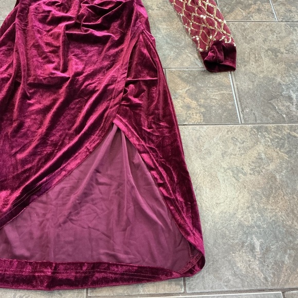 💎2/$18💎 Elegant Velvet Burgundy Dress with Gold Accents - Picture 3 of 3